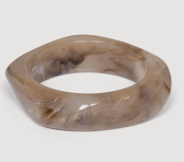 Resin bangle rectangle taupe