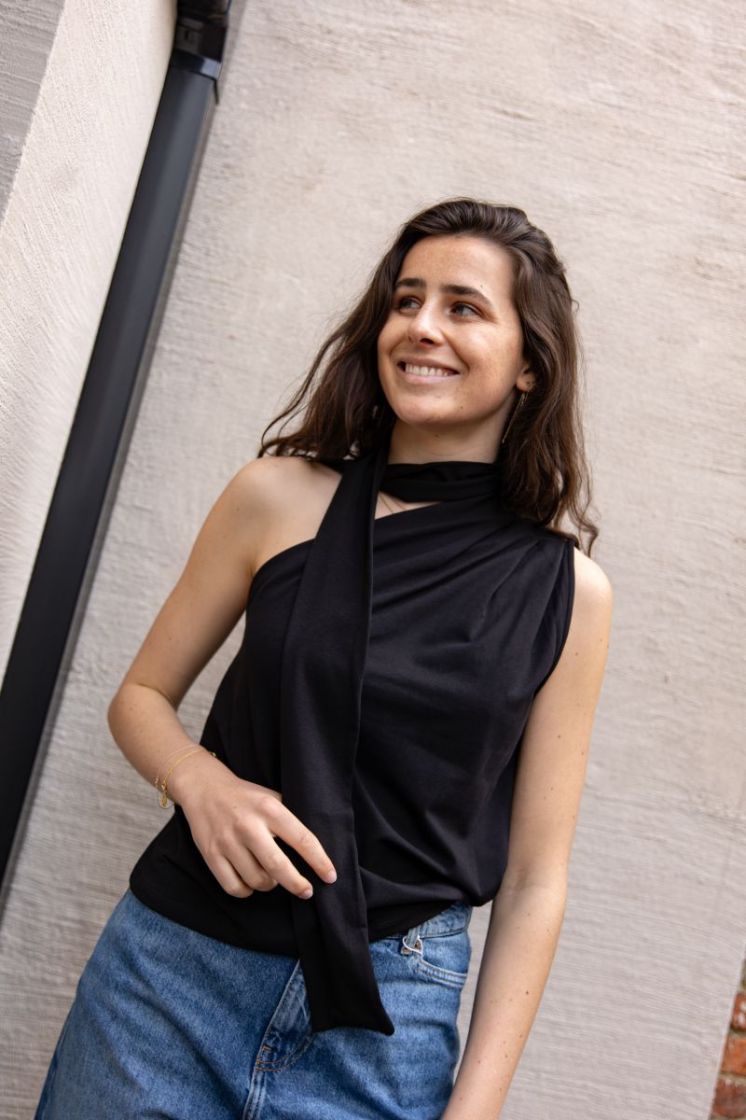 Una top  black