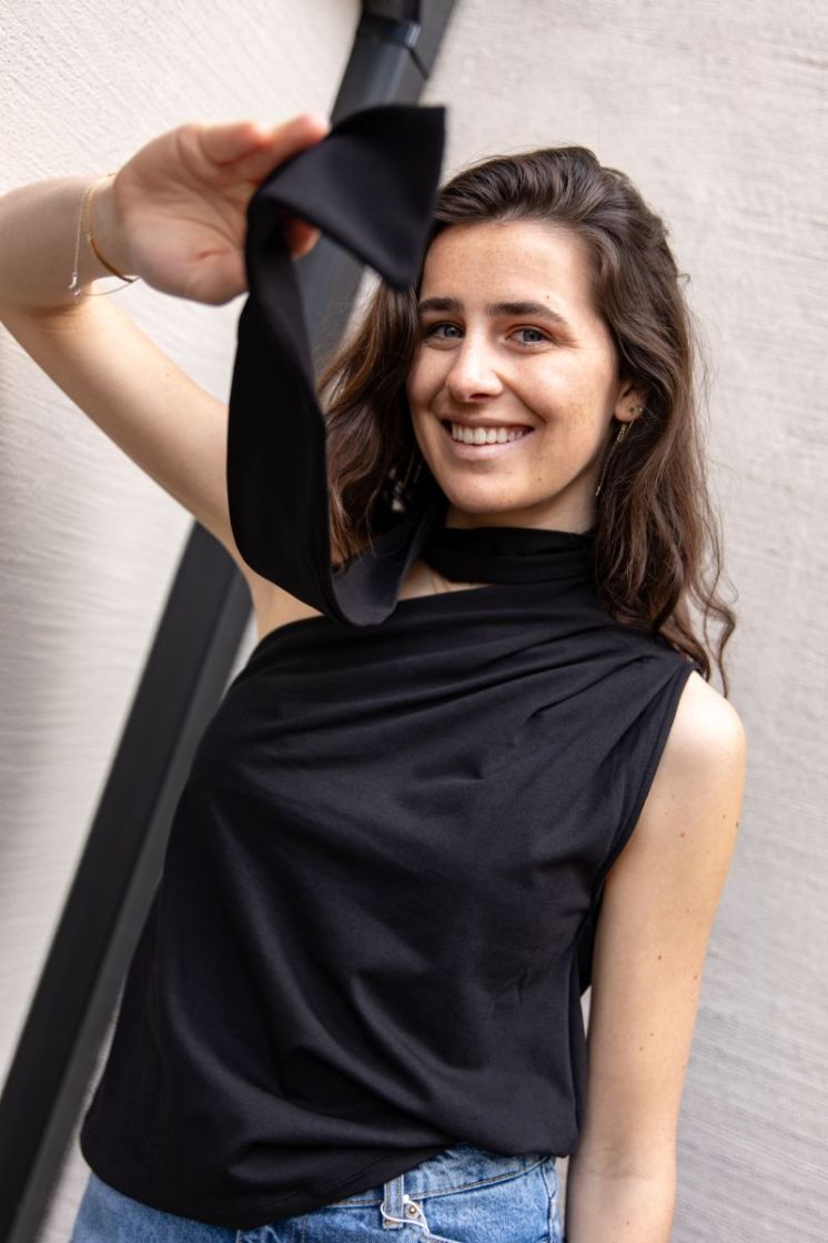 Una top  black