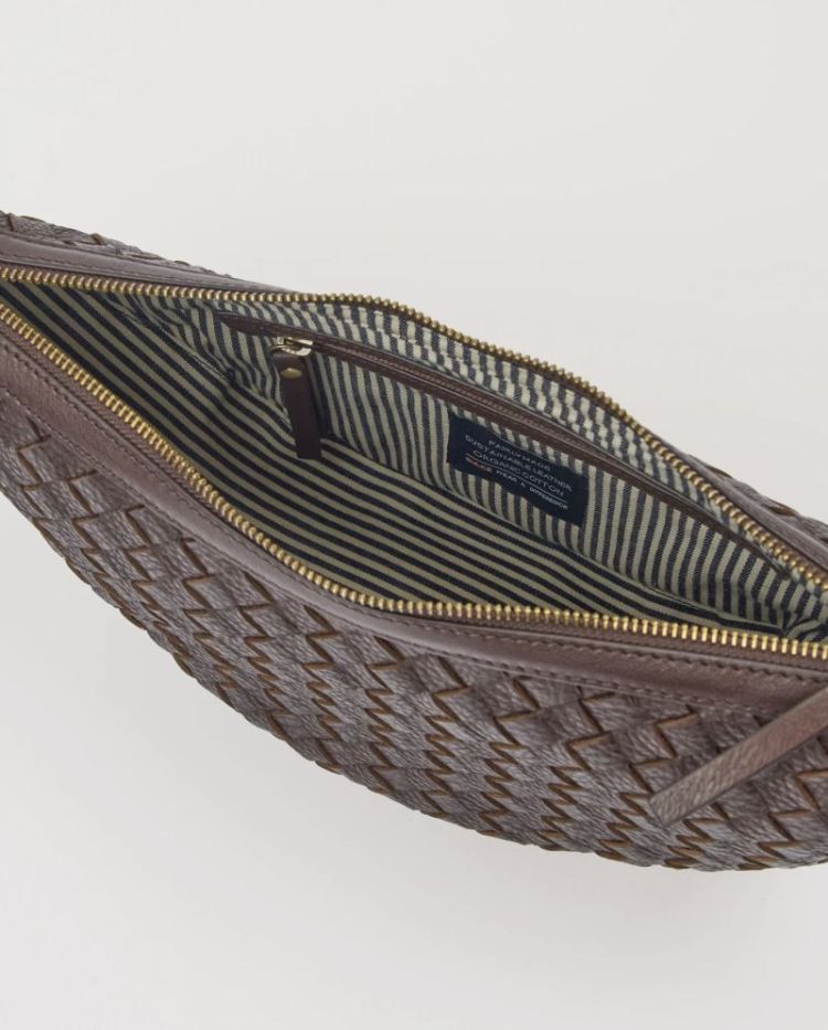 Leo Woven chocolate