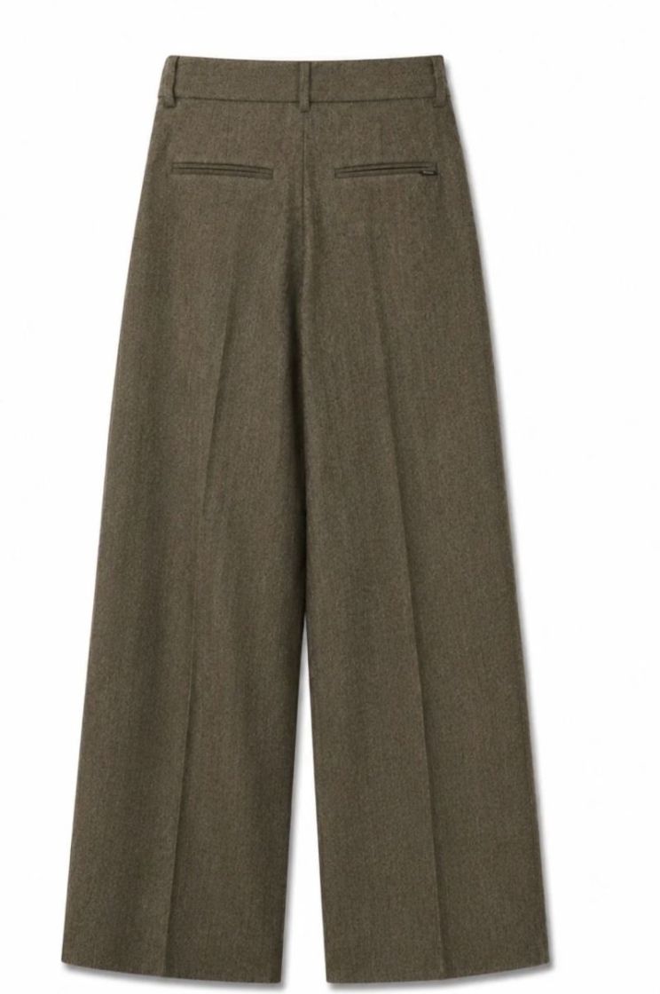 Zander Camel