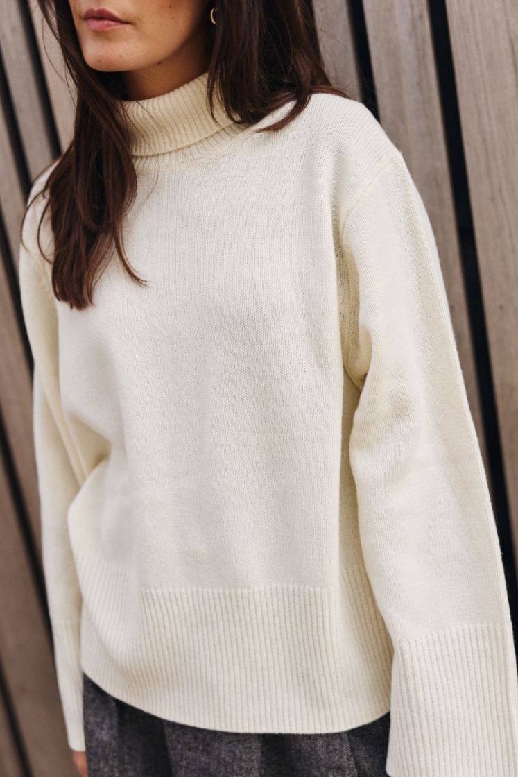 Alpha knit T-neck Cream 
