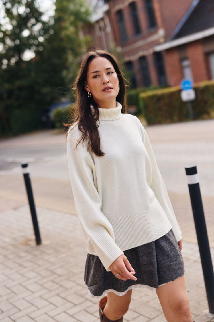 Alpha knit T-neck Cream 